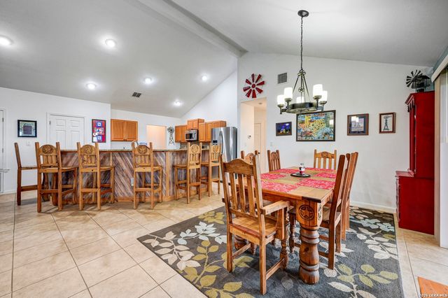 318 S Polly Peak, Bandera, TX 78003