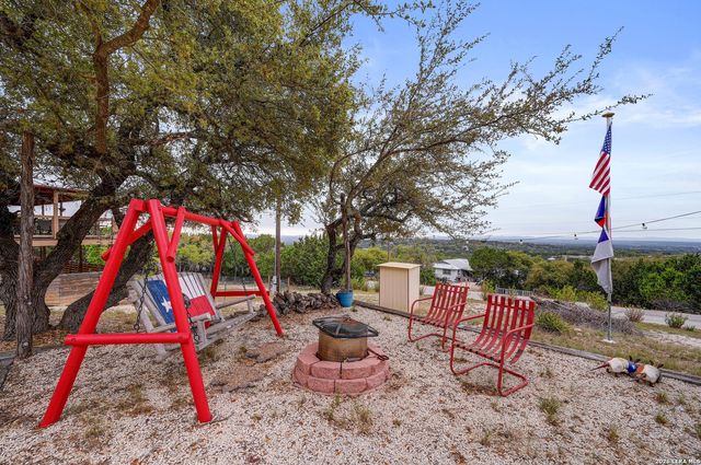 318 S Polly Peak, Bandera, TX 78003