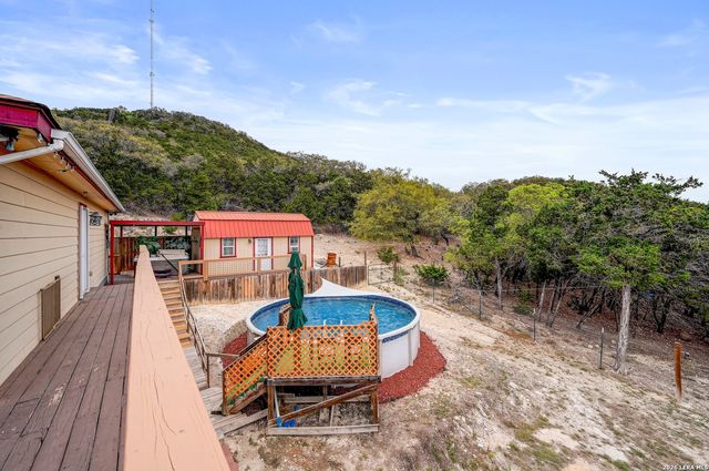 318 S Polly Peak, Bandera, TX 78003