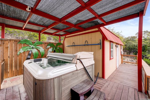 318 S Polly Peak, Bandera, TX 78003