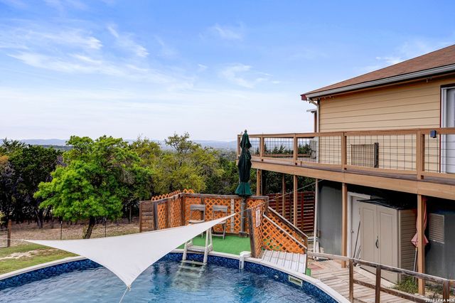 318 S Polly Peak, Bandera, TX 78003