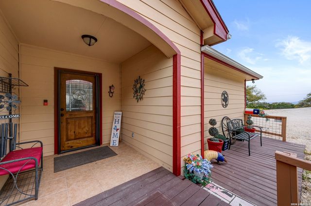 318 S Polly Peak, Bandera, TX 78003