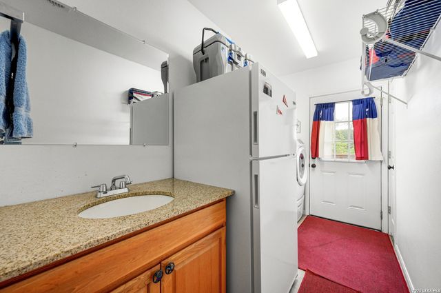 318 S Polly Peak, Bandera, TX 78003