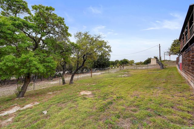 318 S Polly Peak, Bandera, TX 78003