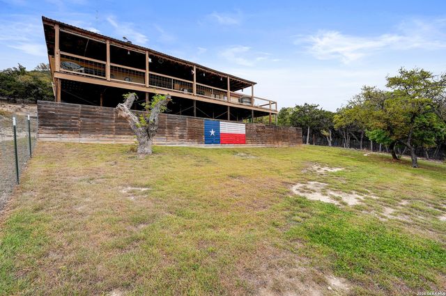 318 S Polly Peak, Bandera, TX 78003