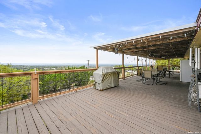 318 S Polly Peak, Bandera, TX 78003