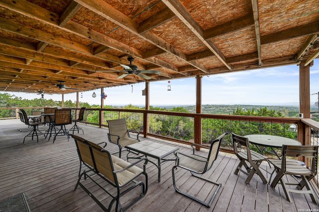 318 S Polly Peak, Bandera, TX 78003