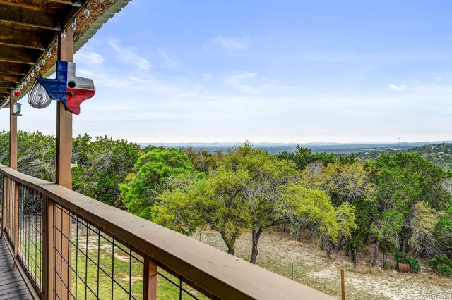 318 S Polly Peak, Bandera, TX 78003