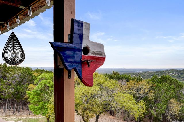 318 S Polly Peak, Bandera, TX 78003