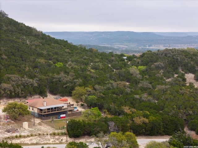 318 S Polly Peak, Bandera, TX 78003
