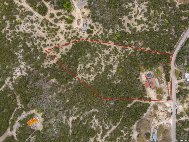 318 S Polly Peak, Bandera, TX 78003
