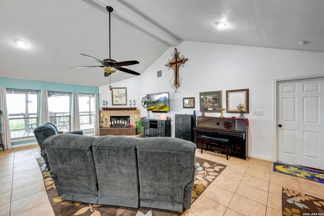 318 S Polly Peak, Bandera, TX 78003
