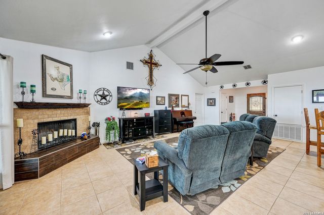318 S Polly Peak, Bandera, TX 78003