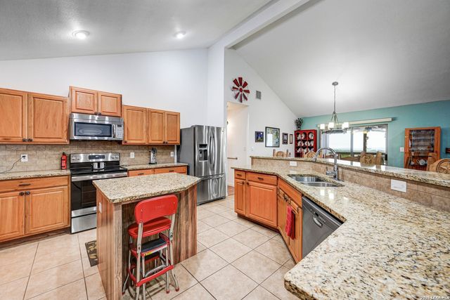 318 S Polly Peak, Bandera, TX 78003
