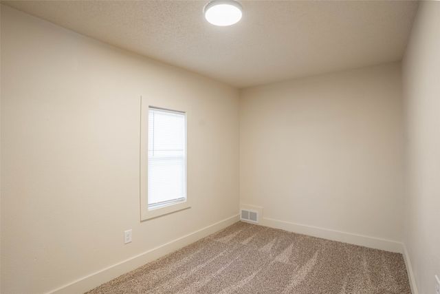 2215 E 41st Street, Des Moines, IA 50317