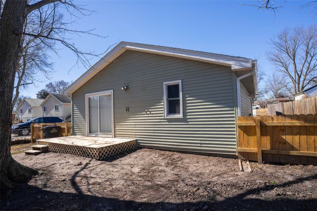 2215 E 41st Street, Des Moines, IA 50317