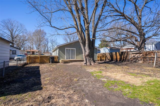 2215 E 41st Street, Des Moines, IA 50317