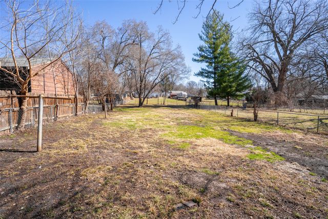 2215 E 41st Street, Des Moines, IA 50317