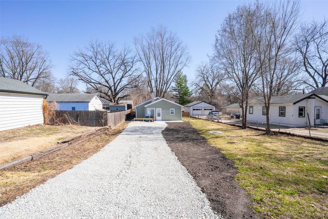 2215 E 41st Street, Des Moines, IA 50317