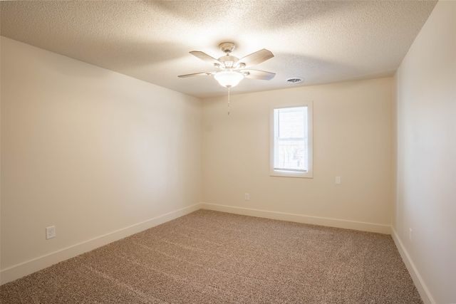 2215 E 41st Street, Des Moines, IA 50317