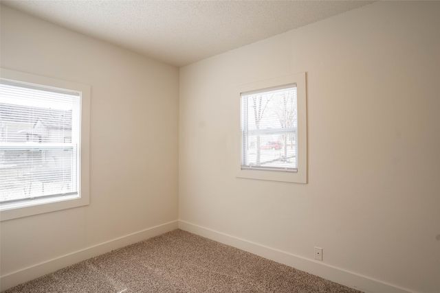 2215 E 41st Street, Des Moines, IA 50317