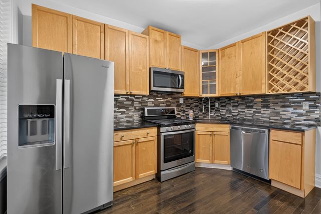 3023 W Wellington Avenue 1, Chicago, IL 60618
