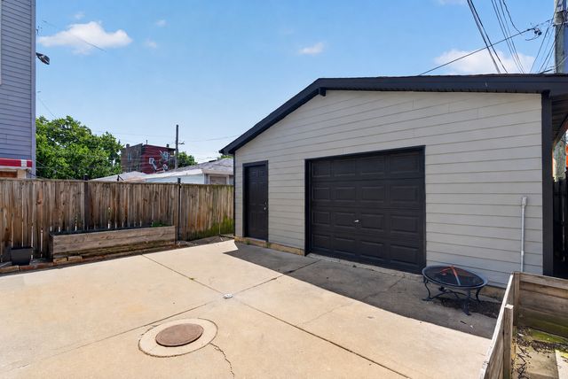 3023 W Wellington Avenue 1, Chicago, IL 60618