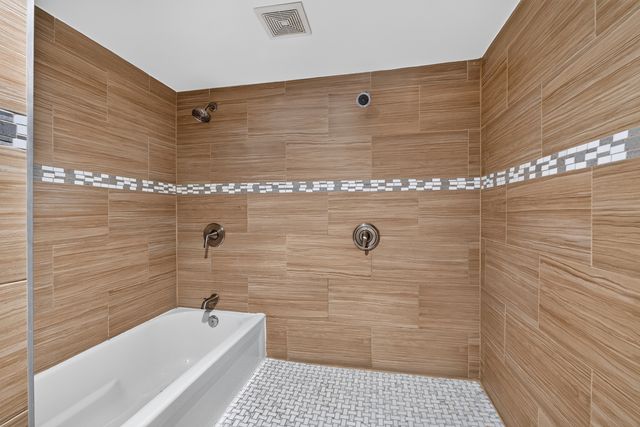3023 W Wellington Avenue 1, Chicago, IL 60618