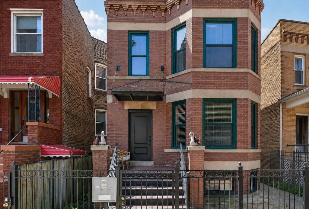 3023 W Wellington Avenue 1, Chicago, IL 60618