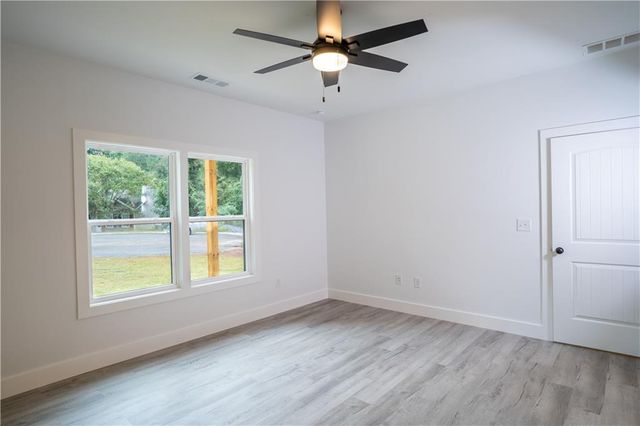 83 Crestwood Drive, Hartwell, GA 30643