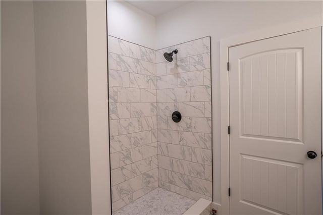 83 Crestwood Drive, Hartwell, GA 30643