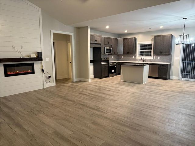 83 Crestwood Drive, Hartwell, GA 30643