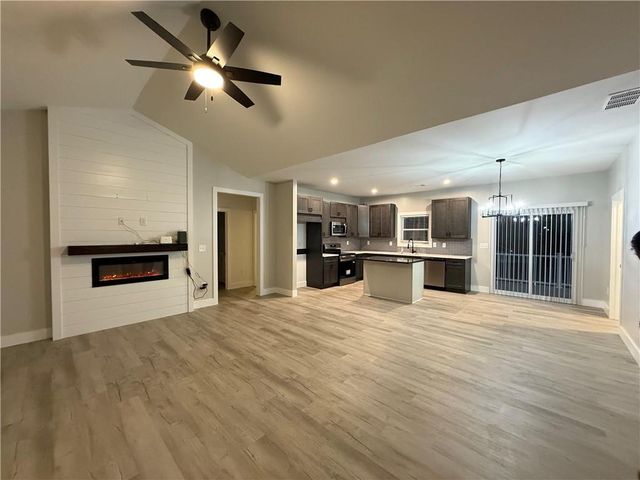 83 Crestwood Drive, Hartwell, GA 30643