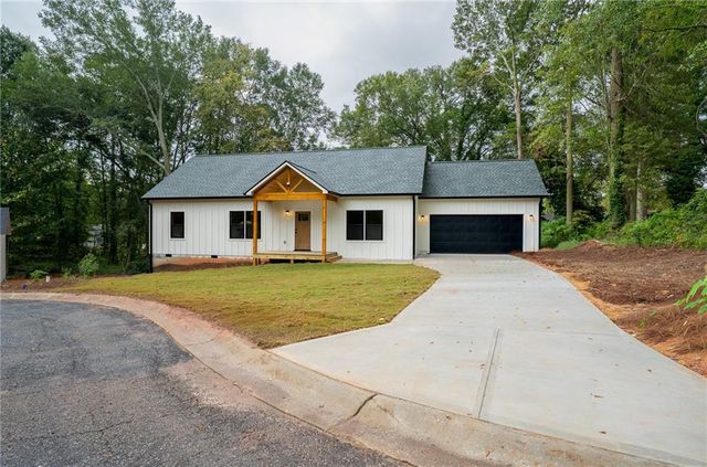 83 Crestwood Drive, Hartwell, GA 30643