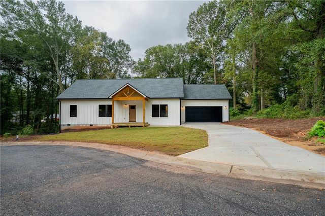 83 Crestwood Drive, Hartwell, GA 30643