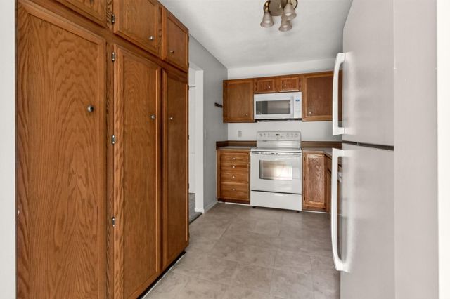 4300 Trenton Lane N 307, Plymouth, MN 55442
