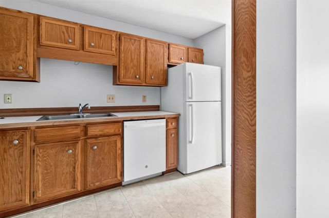 4300 Trenton Lane N 307, Plymouth, MN 55442