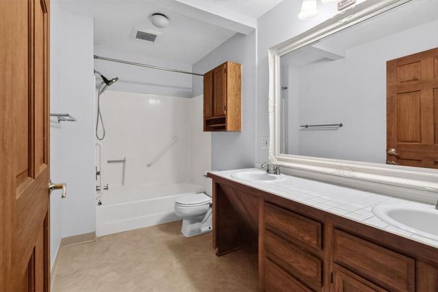 4300 Trenton Lane N 307, Plymouth, MN 55442