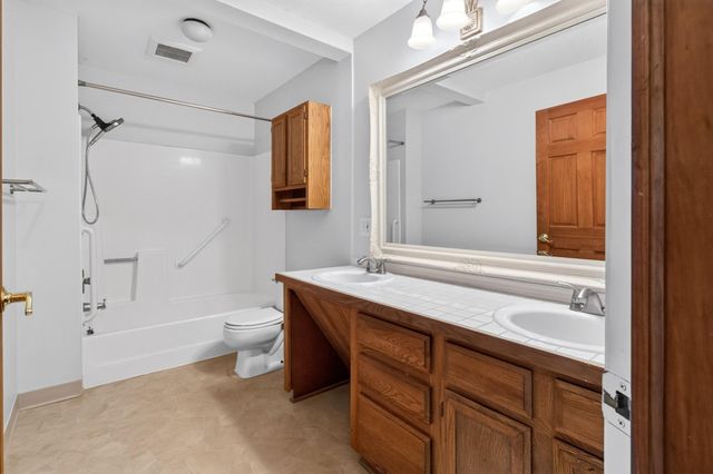 4300 Trenton Lane N 307, Plymouth, MN 55442