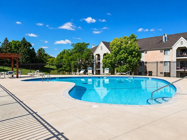 4300 Trenton Lane N 307, Plymouth, MN 55442