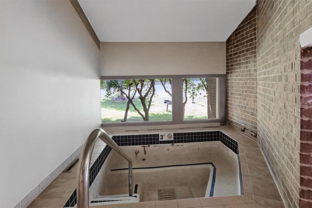 4300 Trenton Lane N 307, Plymouth, MN 55442