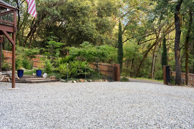 5086 Woodland Dr, Placerville, CA 95667