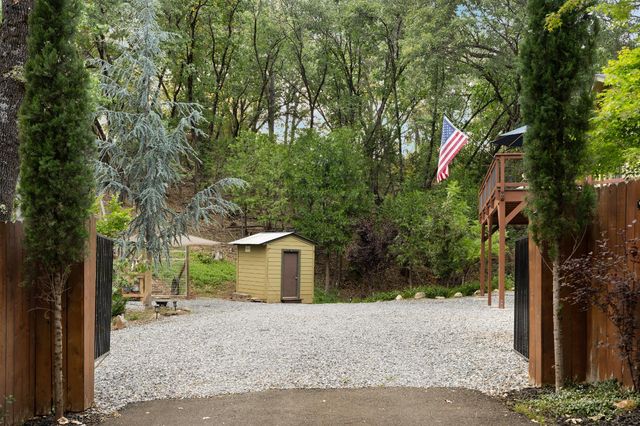 5086 Woodland Dr, Placerville, CA 95667