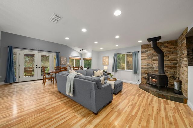 5086 Woodland Dr, Placerville, CA 95667