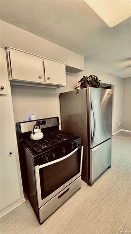 15078 Houghton St, Livonia, MI 48154