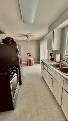 15078 Houghton St, Livonia, MI 48154
