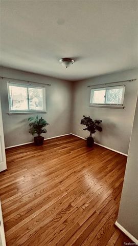 15078 Houghton St, Livonia, MI 48154