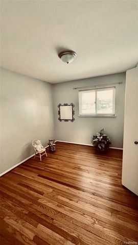 15078 Houghton St, Livonia, MI 48154
