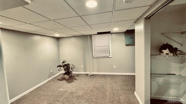 15078 Houghton St, Livonia, MI 48154