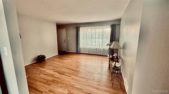 15078 Houghton St, Livonia, MI 48154